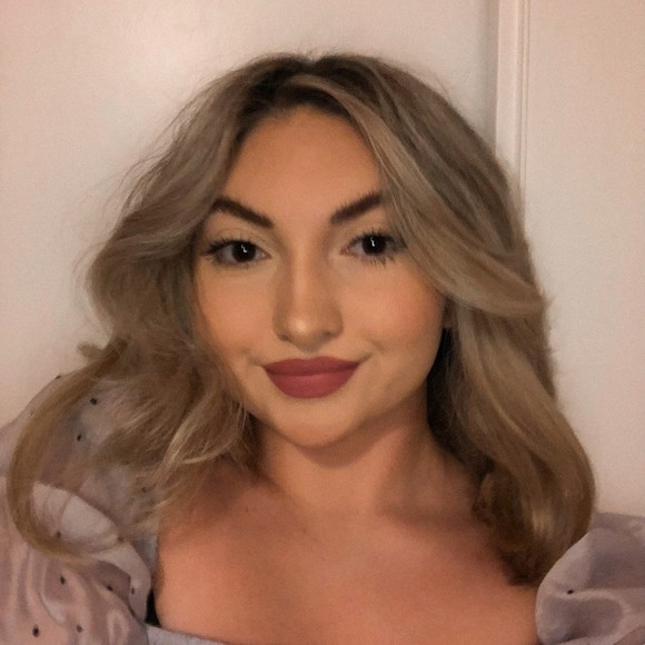 Meet your Posher, Alyssa - Picture 1 of 1